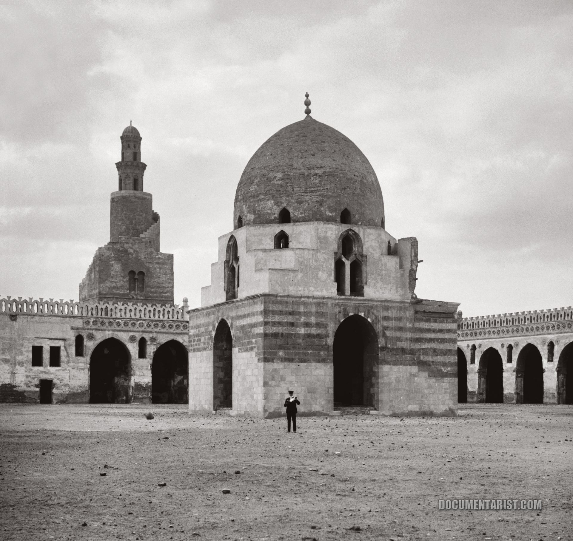 Ibn-Tulunin moskeijan aukio on tunnettu kohtaamispaikka